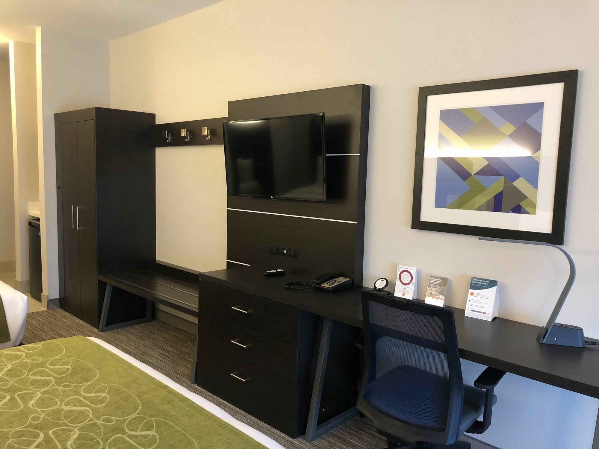 Holiday Inn Express & Suites Hood River By Ihg Exterior photo